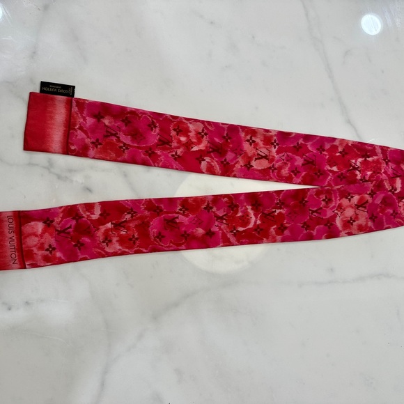 Louis Vuitton Silk Pink Bandeau Ikat Scarf Rose Indien - Picture 3 of 7